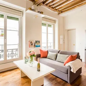 Apartment Sweety In Marais, Paris